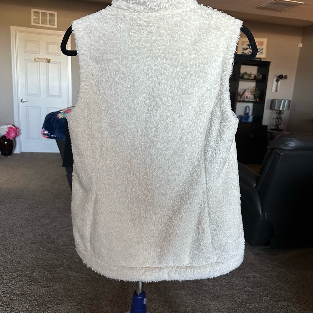 Royal Robbins beige fuzzy Sherpa with pockets Vest. Size medium - Picture 3 of 5